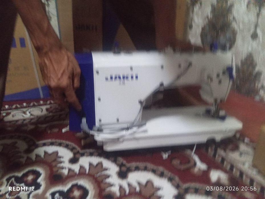 JAKII tikuv mashinasi hamda AVERLOGI sotiladi yengi  ishlatilmagan