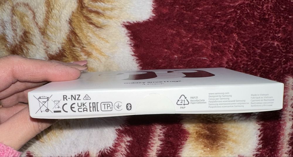 Samsung Galaxy.    Smart Tag 2, 4 Pack(2 Black 2 White)