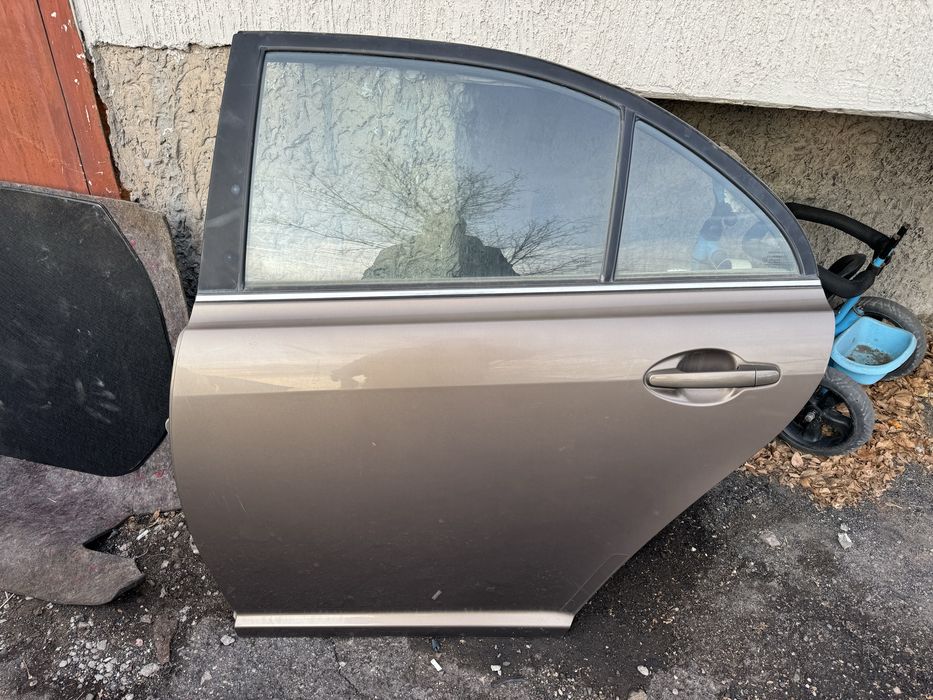 Двери Тойота Авенсис