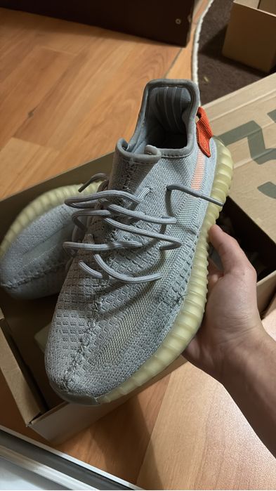 Yeezy 350 V2.
