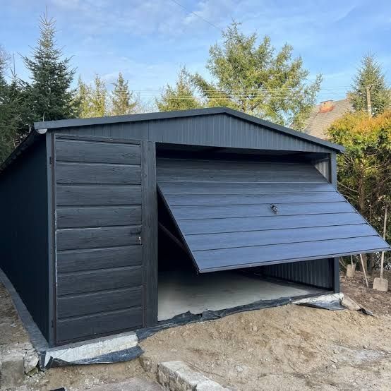 Vand garaj metalic 4 x 6.5m din panouri sandwich