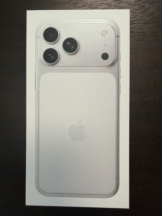 Vand iPhone 17 pro max 256 MB, Silver, nou,garantie