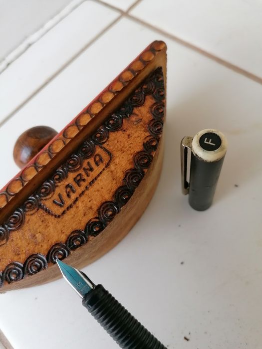 Пособия Пеликан и други писалки