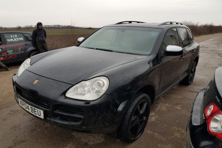 Fuzeta fata dreapta Porsche Cayenne 955