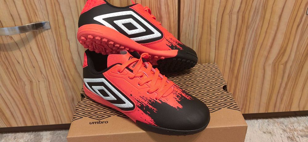 Детски футболни стоножки - чисто нови, номер 36