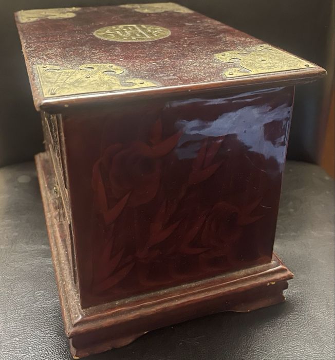 Casetă de bijuterii