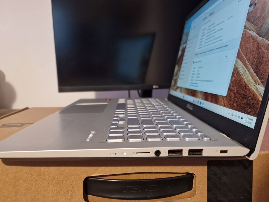 Laptop ASUS VivoBook, Ryzen 3, 8GB RAM, SSD 256 Gb, 15.6 inch