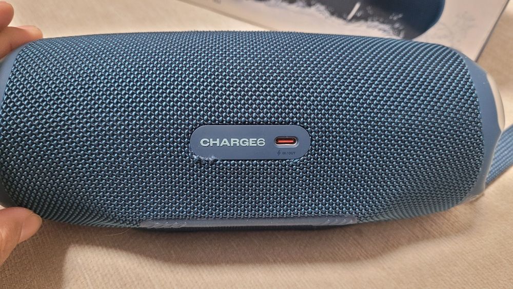 Boxa JBL Charge 6 in cutie- functionala 100%