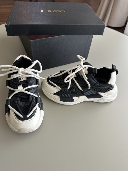 Adidasi marime 32