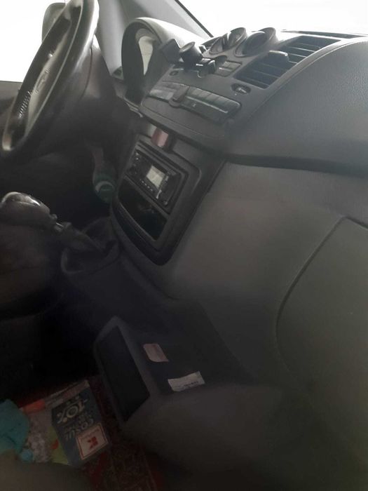 Vând Mercedes-Benz Vito
