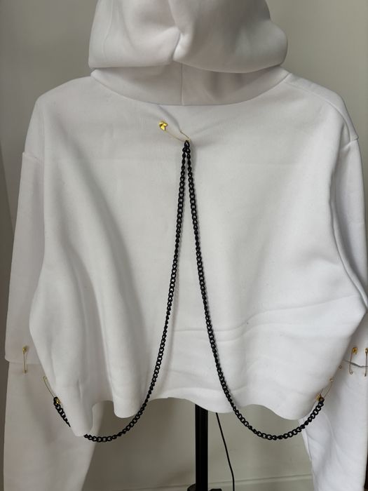 Hanorac personalizat cu detalii metalice si lanturi!