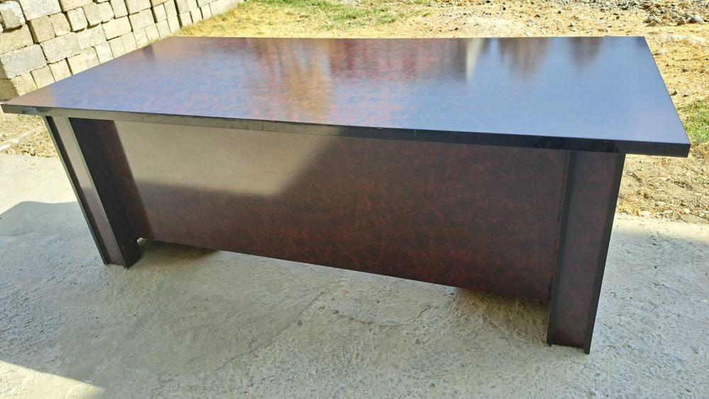 Стол сотилади янги.