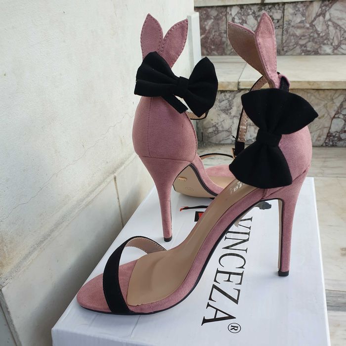 Чисто нови елегантни обувки