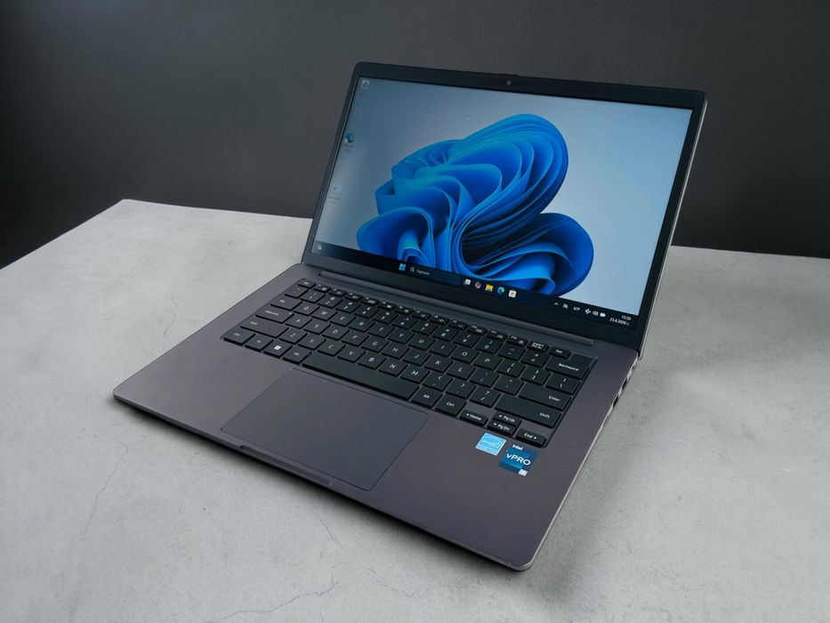 Лаптоп Samsung Galaxy Book 2 14" Full HD i5-1250P 16RAM 256SSD Гаранция!