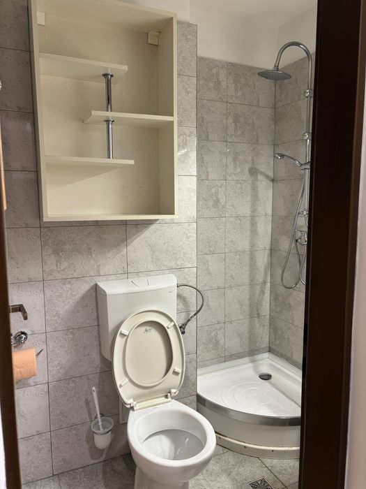 Închiriez garsonieră
