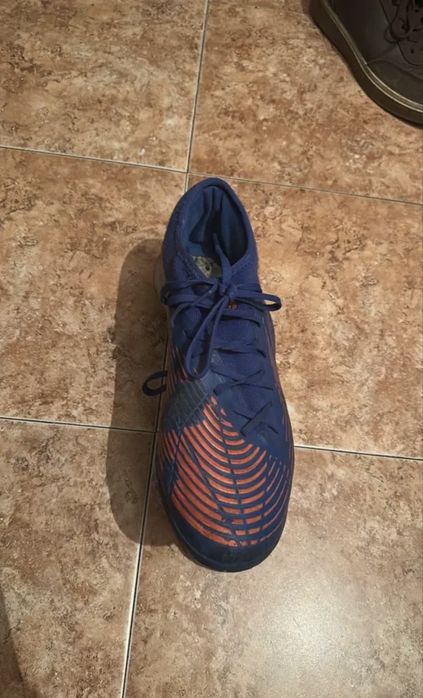 Продам футзалки adidas