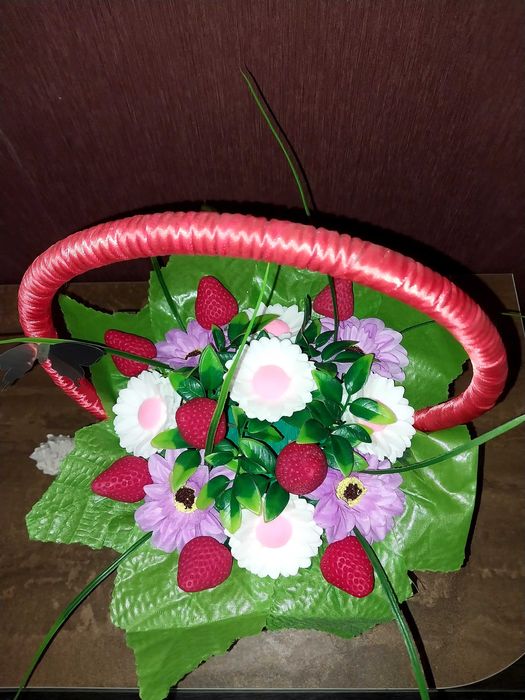 Корзина Цветов из Мыла с Милым Игрушкой мягкой кошечкой