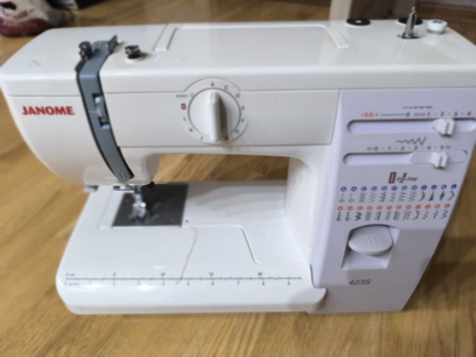 Швейная машинка JANOME 423S