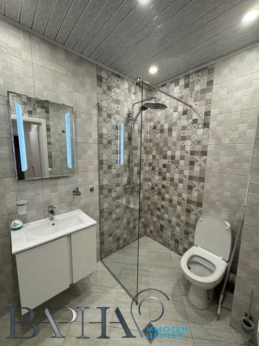 Дава се под наем Тристаен апартамент в Варна, Център - 117 кв.м за 797.64 € - Снимка #11