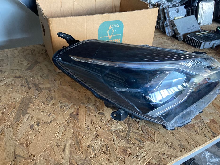 Десен фар за Toyota Yaris 17-20. Led.