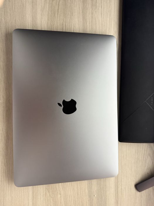 MacBook Pro 13” 2020 | i5 Quad-Core | 8GB RAM | SSD 256GB | Touch Bar