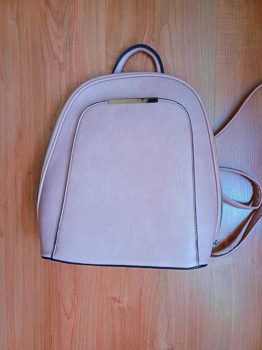 Раница в цвят Пудра НОВА