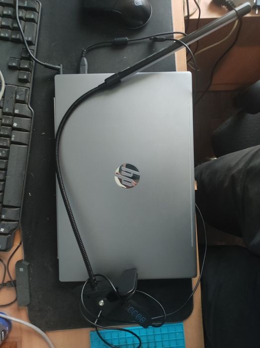 LED настолна USB лампа с щипка и дистанционно и сменящи се цветове