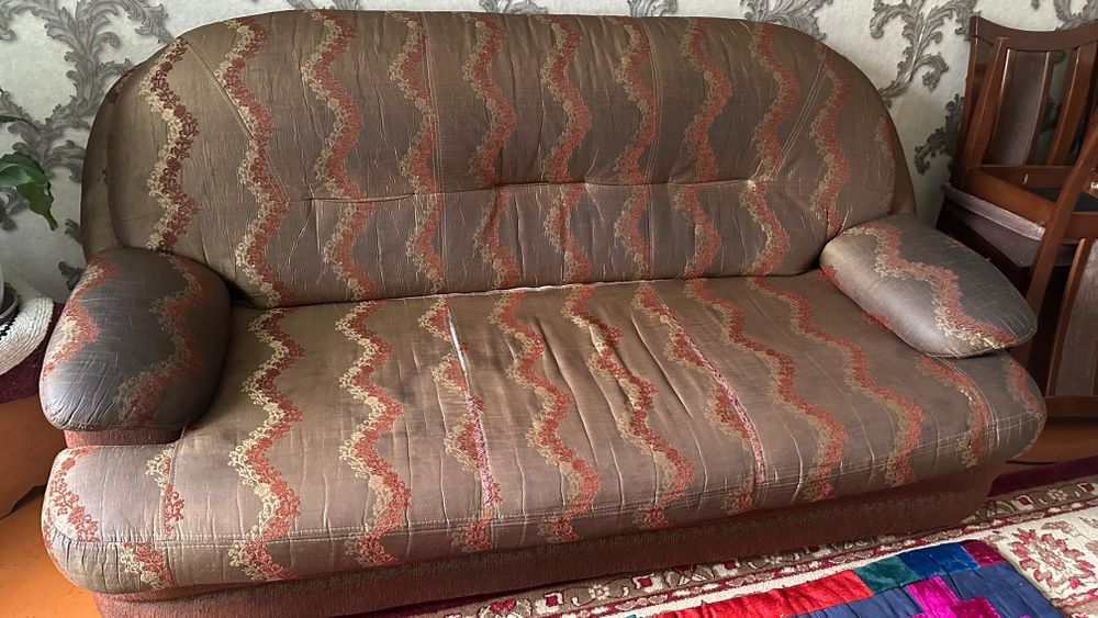 Два дивана и одно кресло