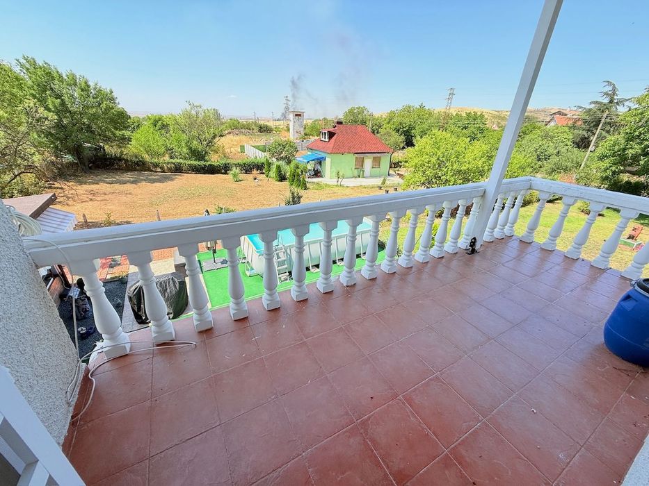 Къща в село Изворище