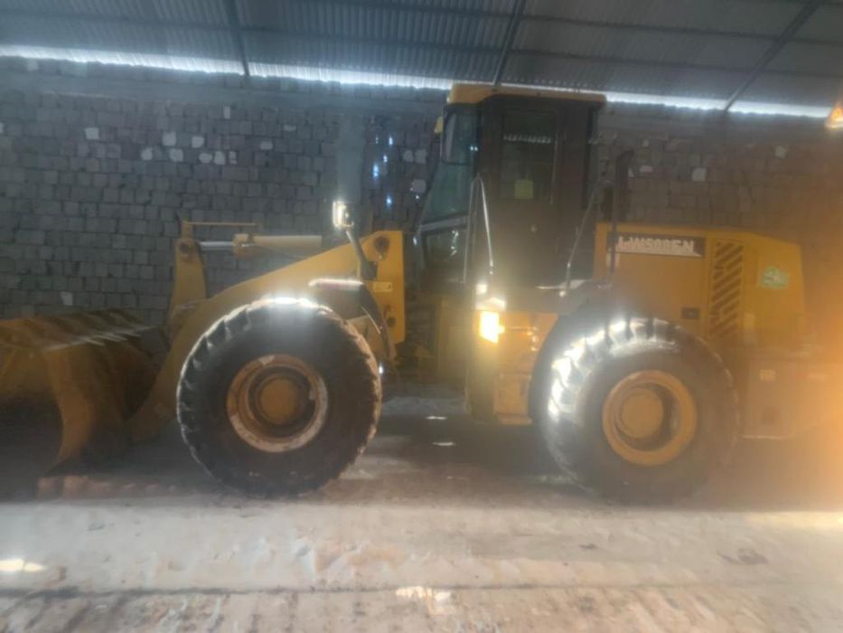 Фронтальный погрузчик срочно продам