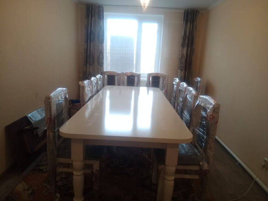 Стол со стульями