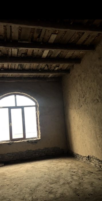 Uy sotiladi savdosibor kelishib beramiz