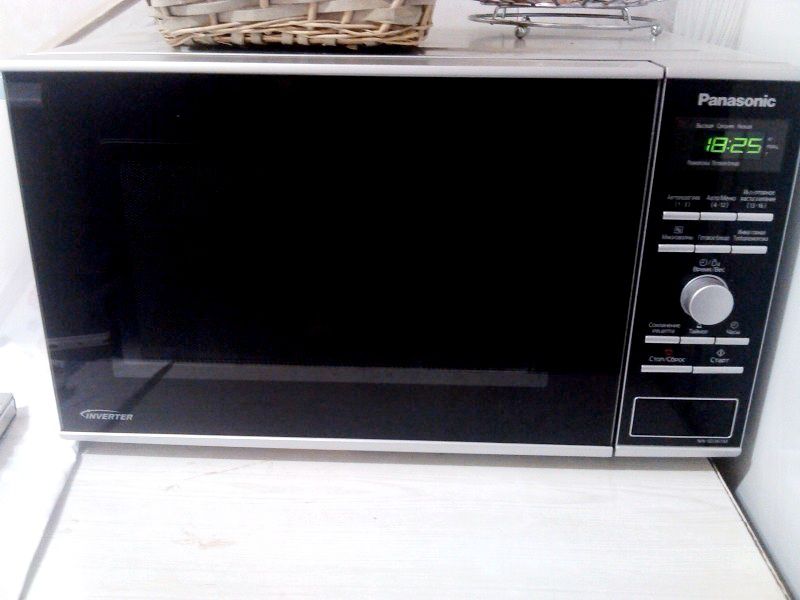 Продам микровалновую печь Panasonic полностью в рабочем состоянии
