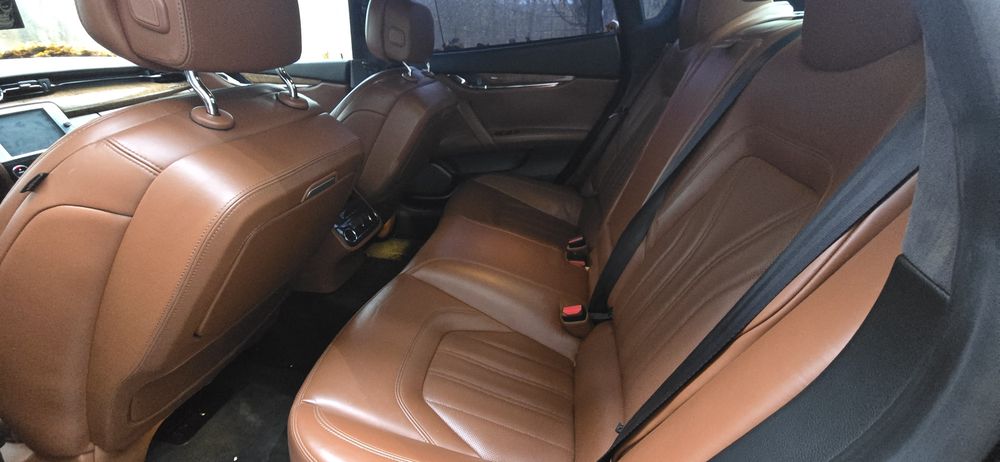 Vand Maserati quattroporte S ușor avariat