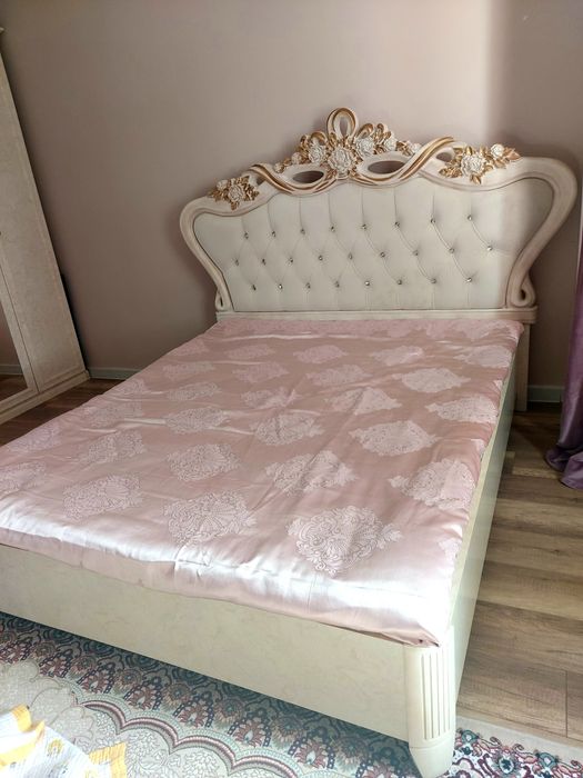 Кровать двуспальная