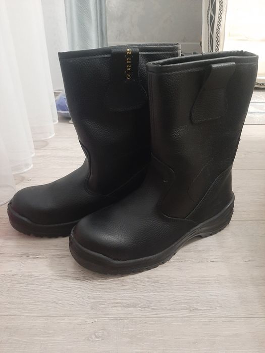 Сапоги новые 42-43