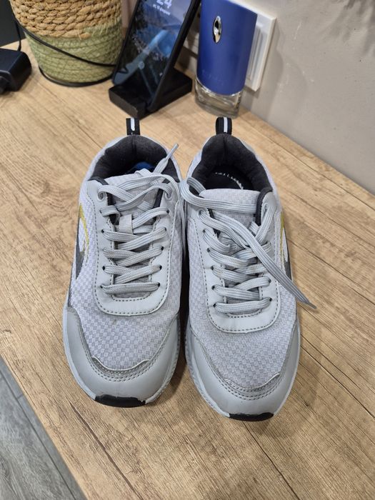 Кросовки  серого цвета