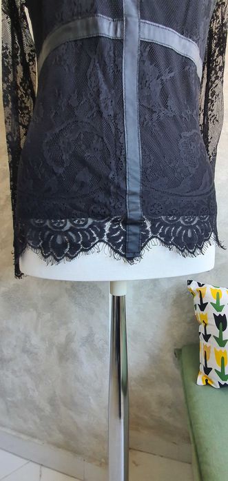 Дантелена блуза, с кожени акценти за официални поводи