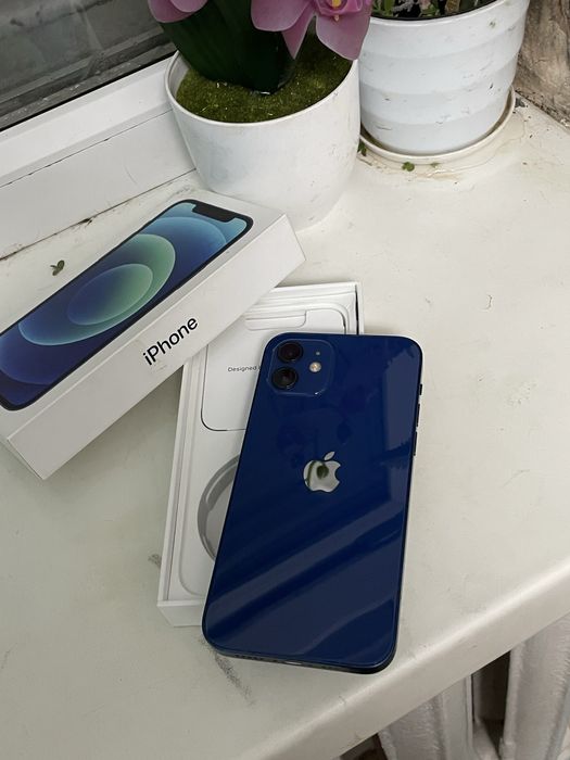 Продам Iphone 12