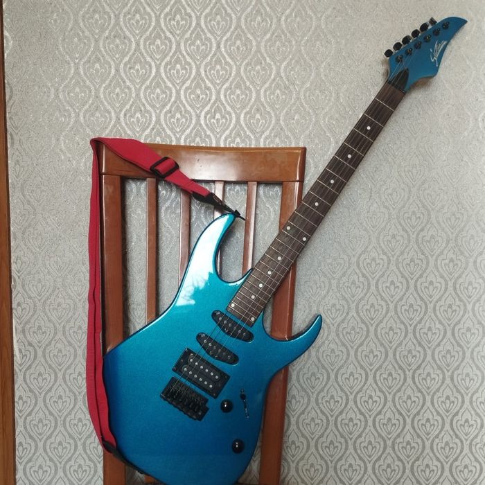 Продам электрогитару в отличном состоянии