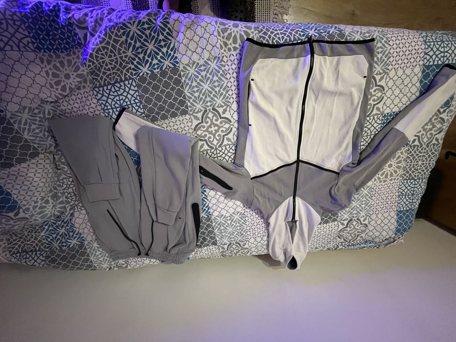 Vand Nike Tech Fleece,pret negociabil