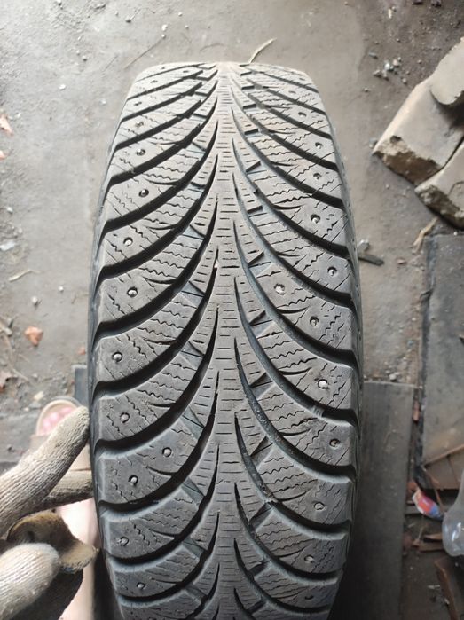 Резина шипованная 185/65/R15