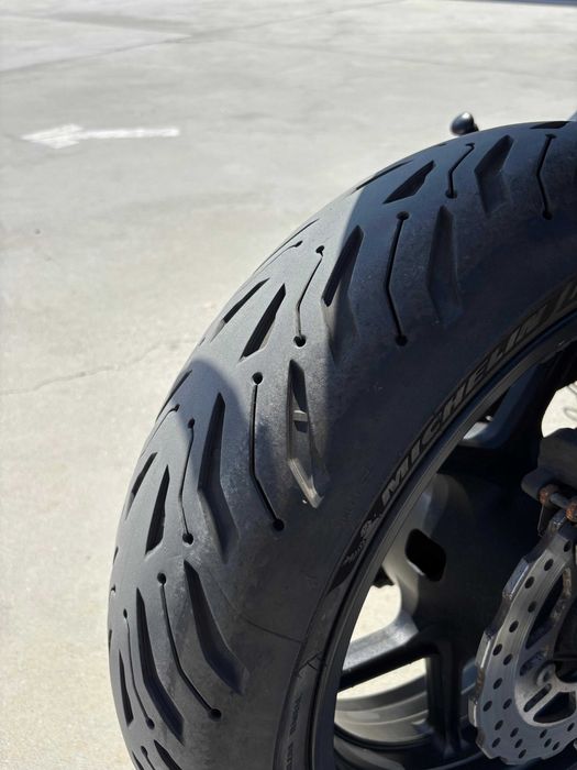 Kawasaki Z750 (Nu Honda Hornet, Yamaha FZ6, FZ1, Suzuki GSR 600)