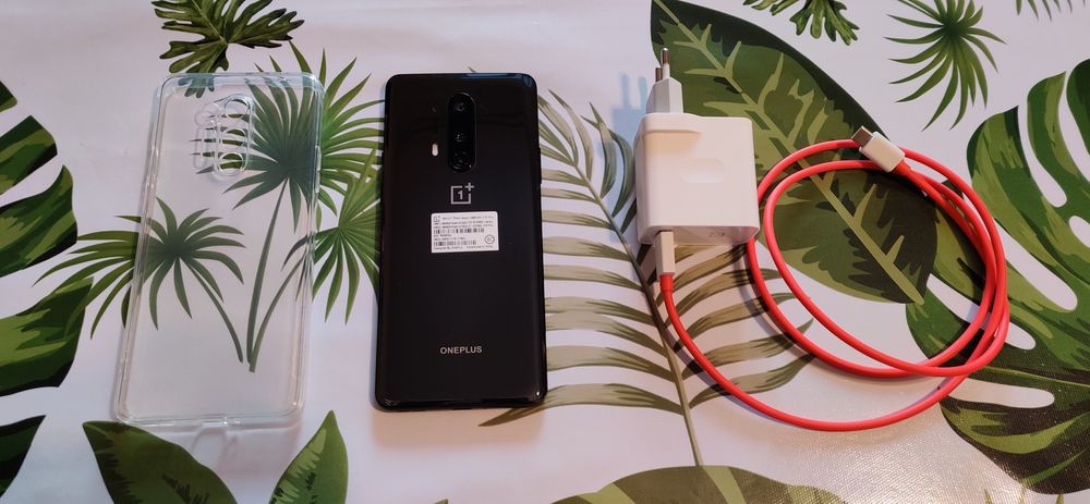 Oneplus 8 pro 12/256 чёрный, в идеале