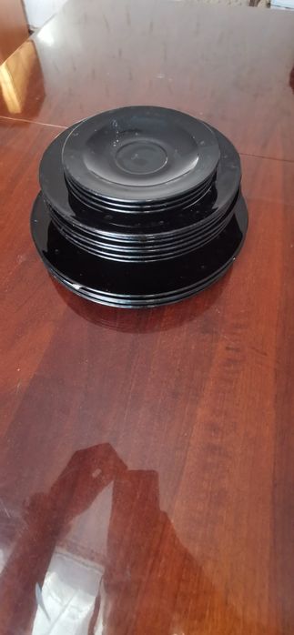 Тарелки чёрного цвета