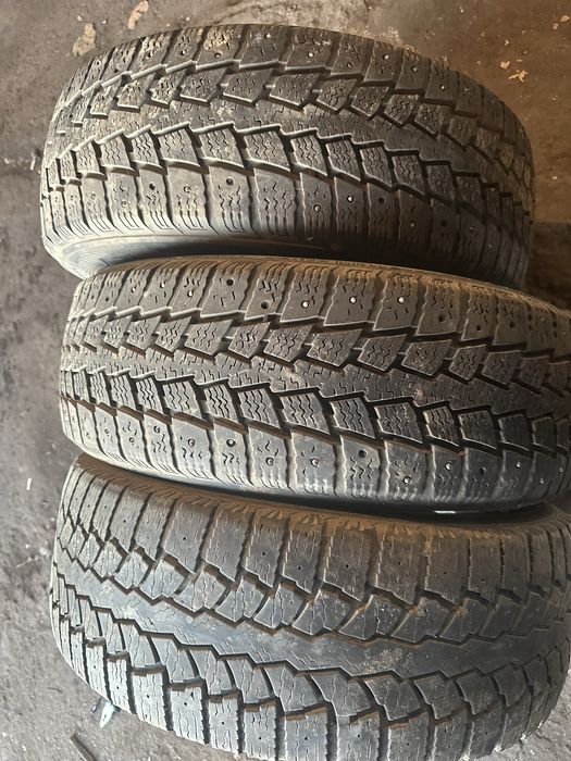 Продам шины от спринтыра состаяние хороши 3 штука шины …………………………………..