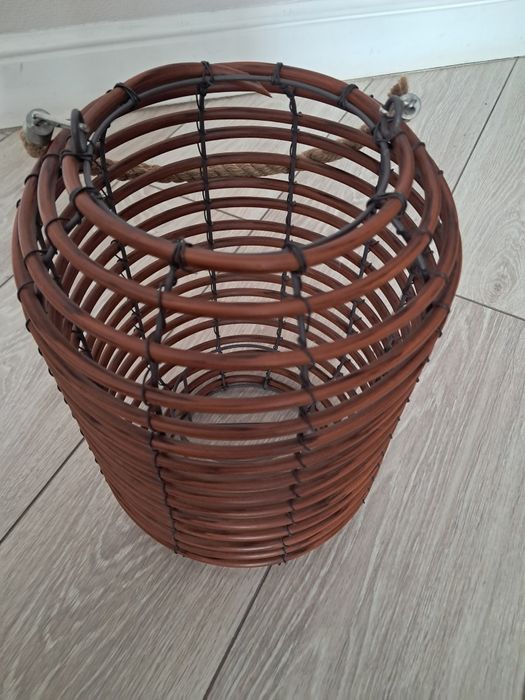 Фонарь-подсвечник из ротанга.