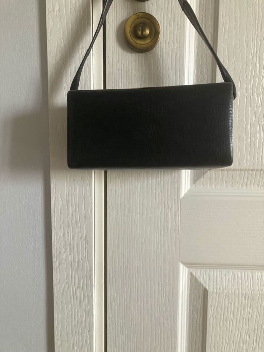 Винтидж дамска кожена чанта с твърд корпус