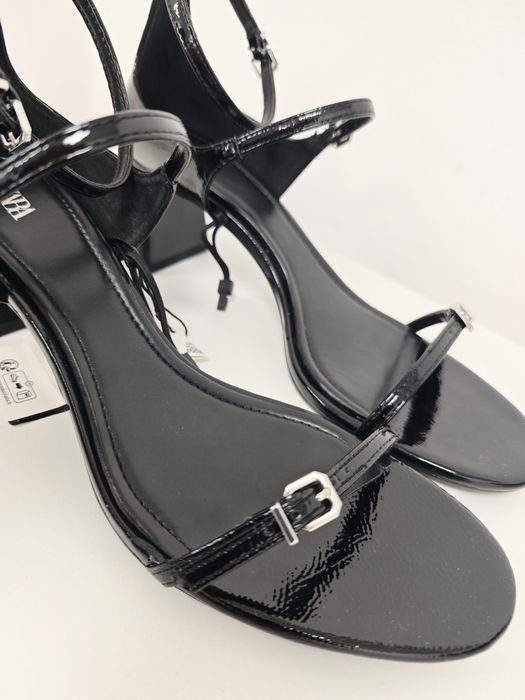 Нови сандали с лачен ефект и масивен ток, Zara, 40