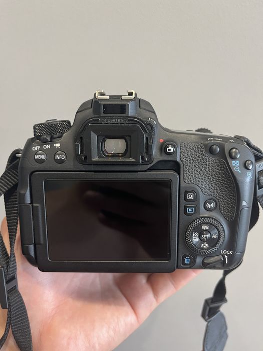 Canon 77d продам
